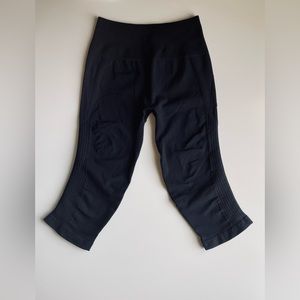 ⭐️ Host Pick ⭐️Lululemon Flow & Go Crop